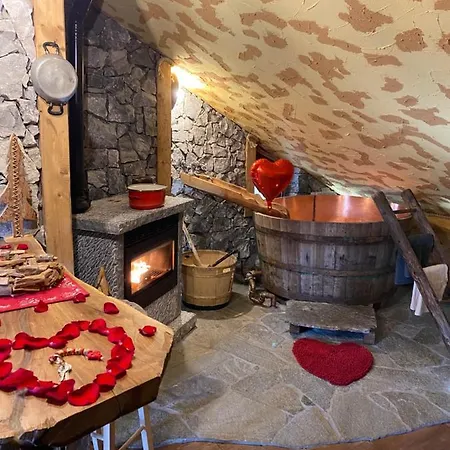 Lodge Stalla & *